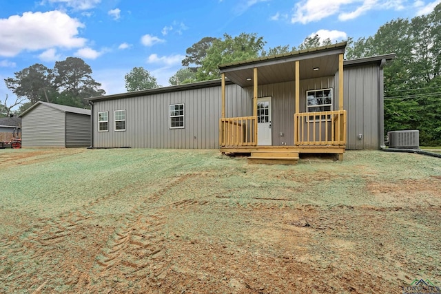 9089 Raspberry Ave, Frankston, TX 75763 - view of front of property with cooling unit and a front lawn