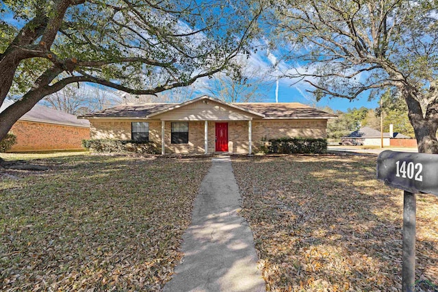 single story home with a front yard