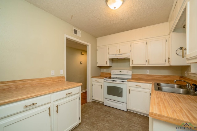 308 N Lee Dr, Gladewater, TX 75647 - kitchen featuring electric stove, under cabinet range hood, a textured ceiling, white cabinets, and wooden counters