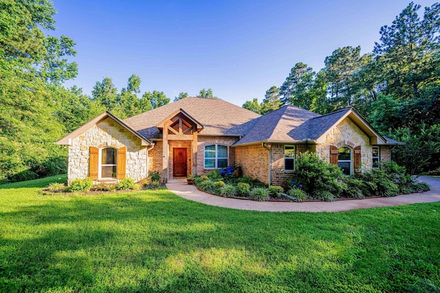 craftsman-style home featuring a front lawn