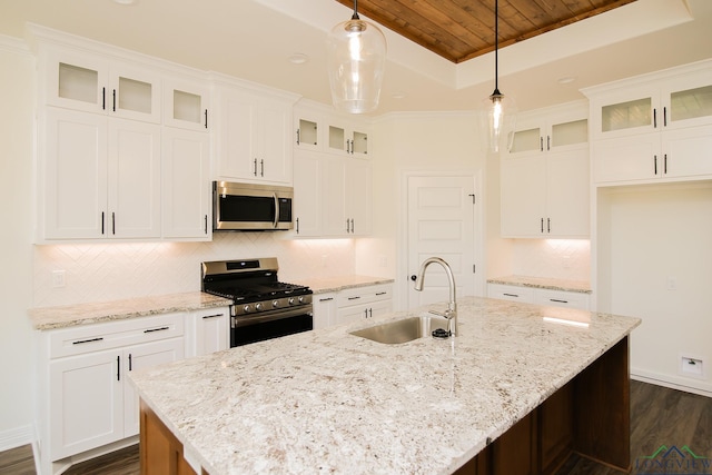 kitchen with pendant lighting, wooden ceiling, an island with sink, and appliances with stainless steel finishes