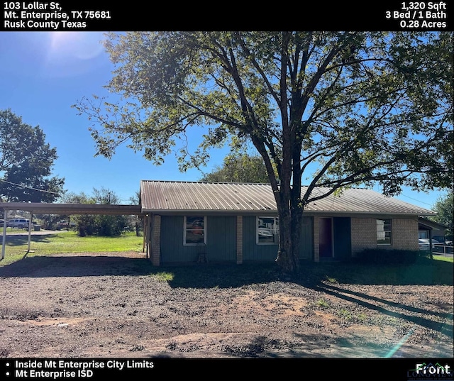 view of front of property