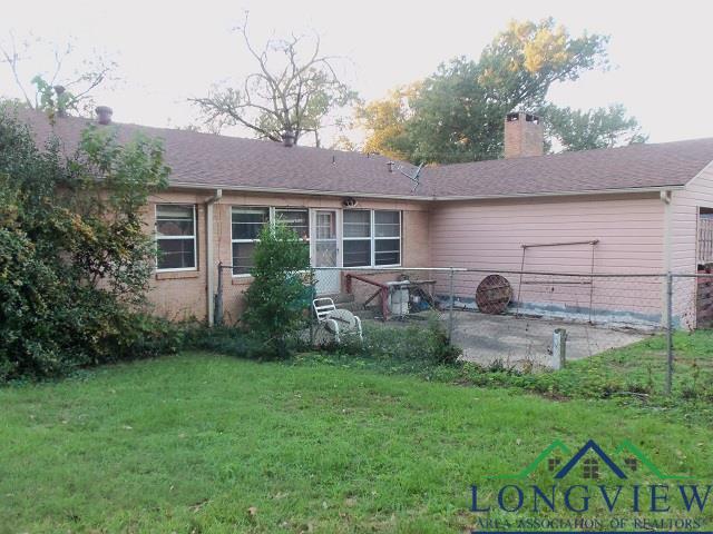 Listing photo 3 for 704 Sceyne Rd, Kilgore TX 75662