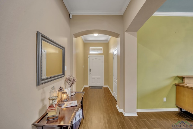 entryway featuring crown molding