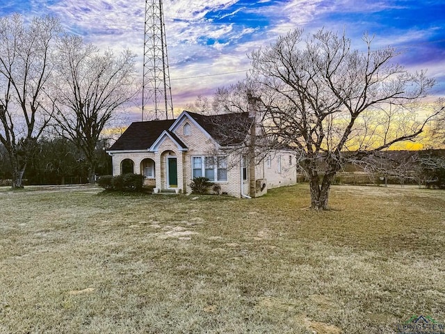 view of front of property with a lawn