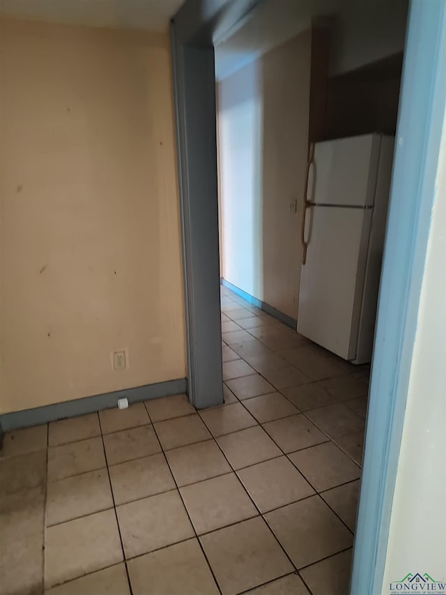 unfurnished room featuring light tile patterned floors