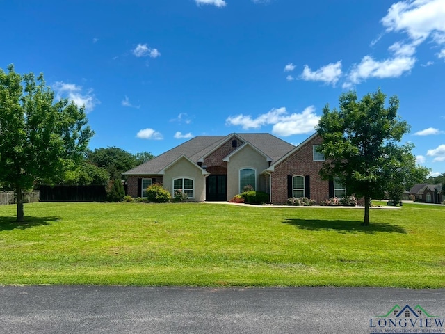 view of front of home featuring a front lawn