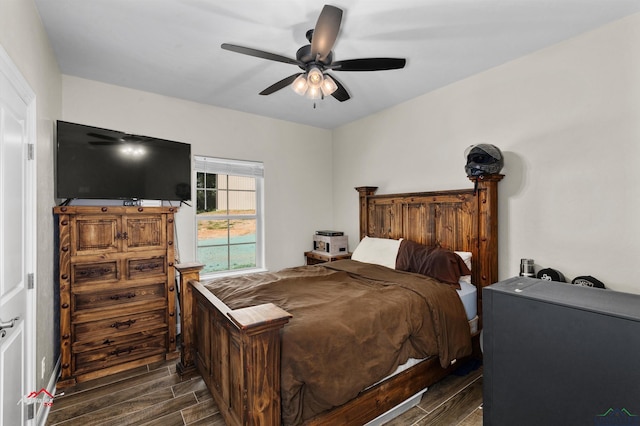 bedroom with ceiling fan