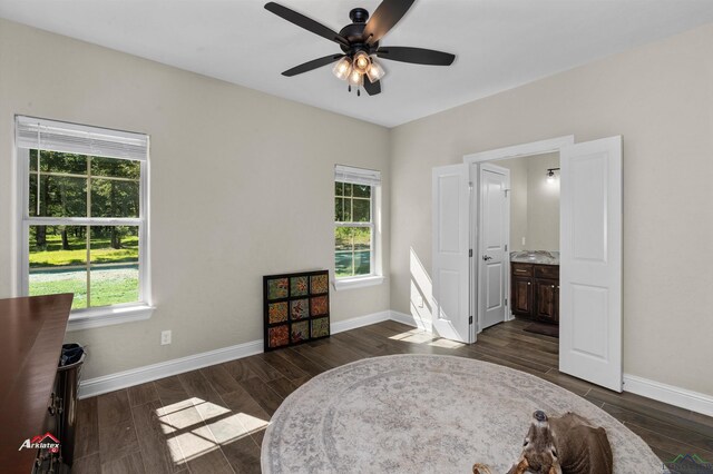 living area featuring ceiling fan