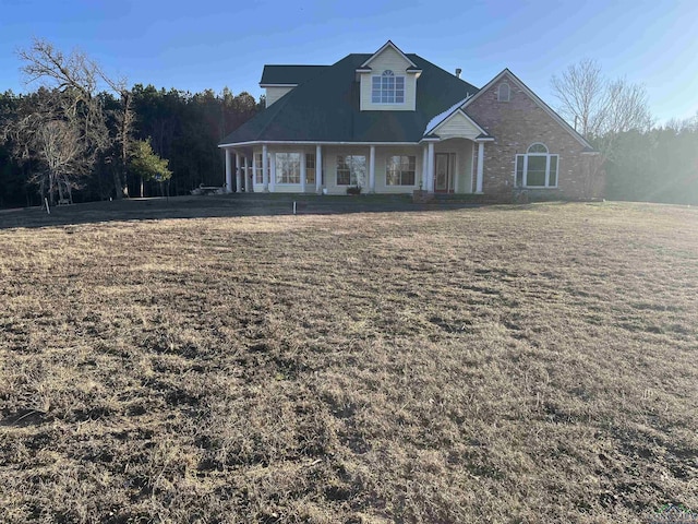 view of front facade with a front lawn