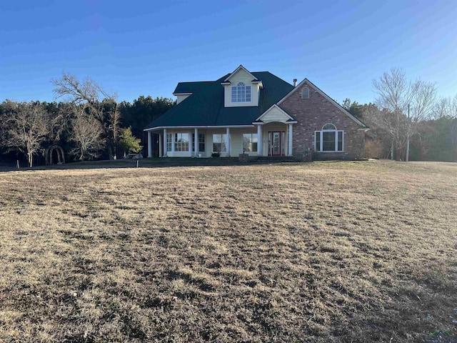 view of front of property with a front yard