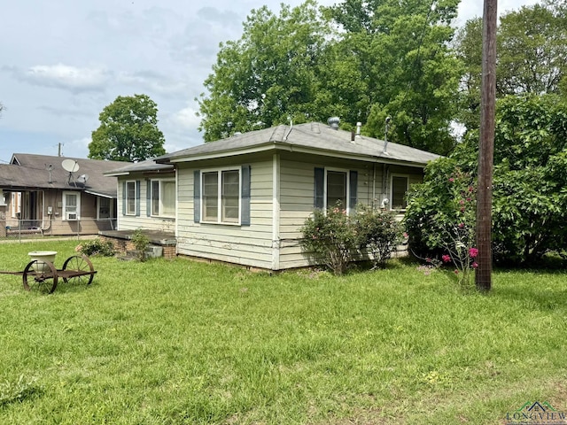 233 S Chalk St, Joaquin, TX 75954 - rear view of house with a lawn