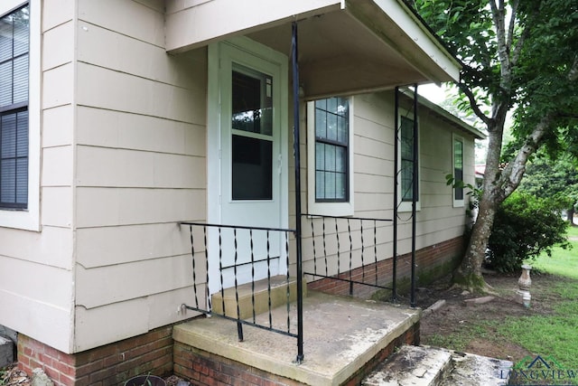 2104 Ark St, Marshall, TX 75670 - view of side of property featuring crawl space