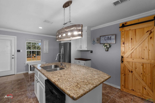 kitchen with dishwasher, a barn door, white cabinetry, and a kitchen island with sink