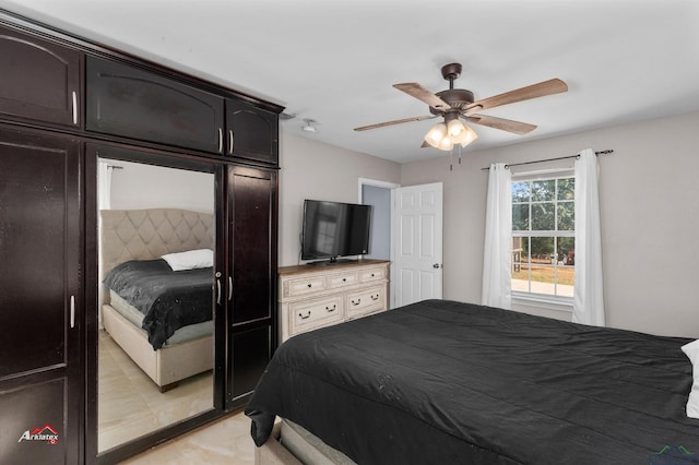 bedroom with ceiling fan