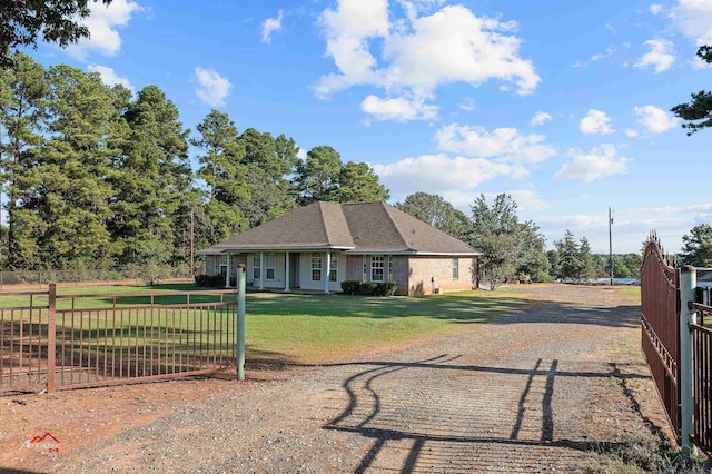 view of front of house featuring a front yard