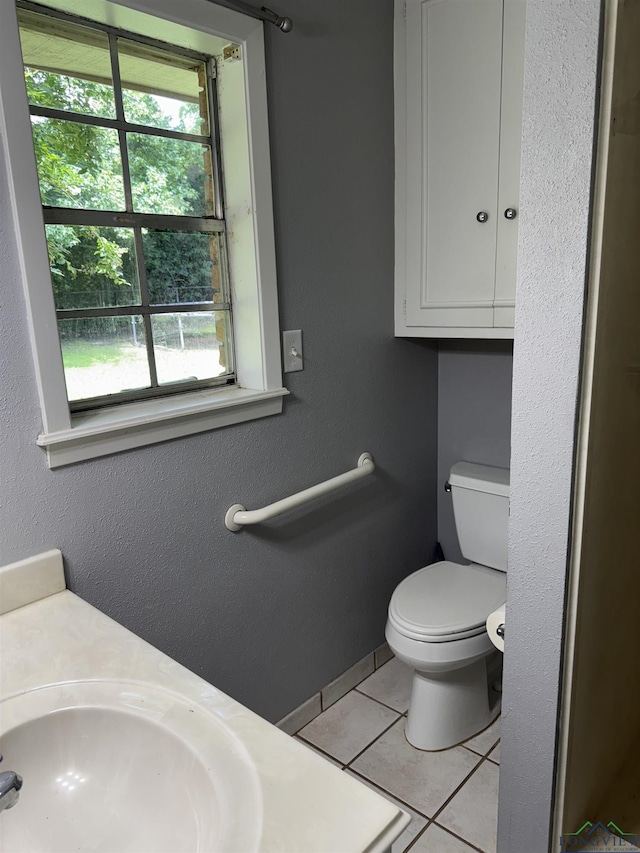 909 Stewart St, Atlanta, TX 75551 - bathroom with tile patterned flooring and vanity