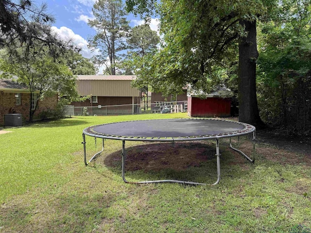 909 Stewart St, Atlanta, TX 75551 - view of yard with a trampoline