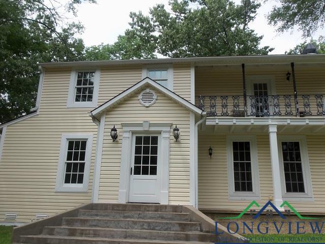 view of front of home with a balcony