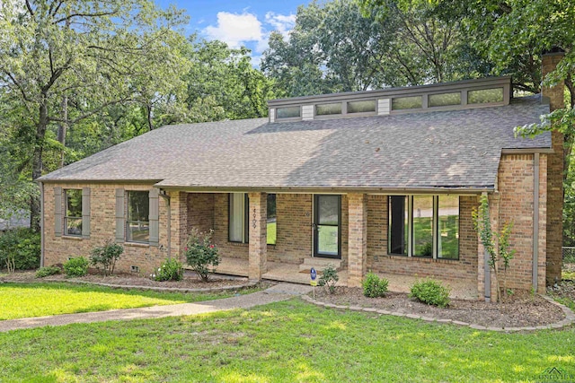 ranch-style house featuring a front yard