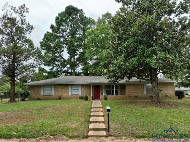 ranch-style home with a front yard