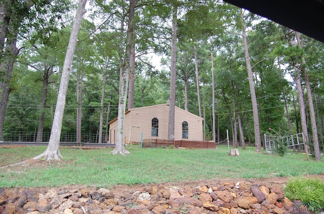 exterior space featuring a front yard