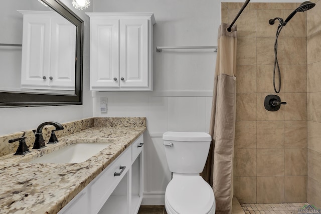 bathroom with vanity, curtained shower, and toilet