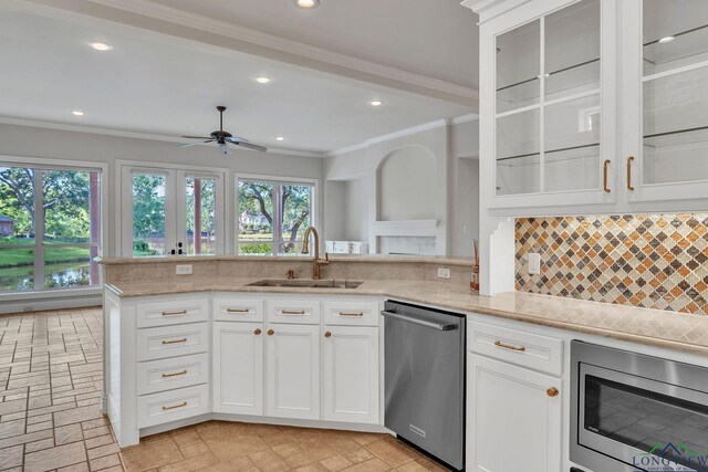 1719 Hg Mosley Pkwy, Longview, TX 75604 - kitchen featuring stainless steel appliances, a sink, crown molding, a ceiling fan, and backsplash