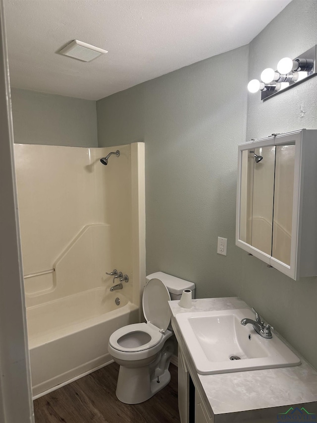 2001 E 20th, Hooks, TX 75561 - full bathroom featuring wood finished floors, bathtub / shower combination, toilet, and vanity