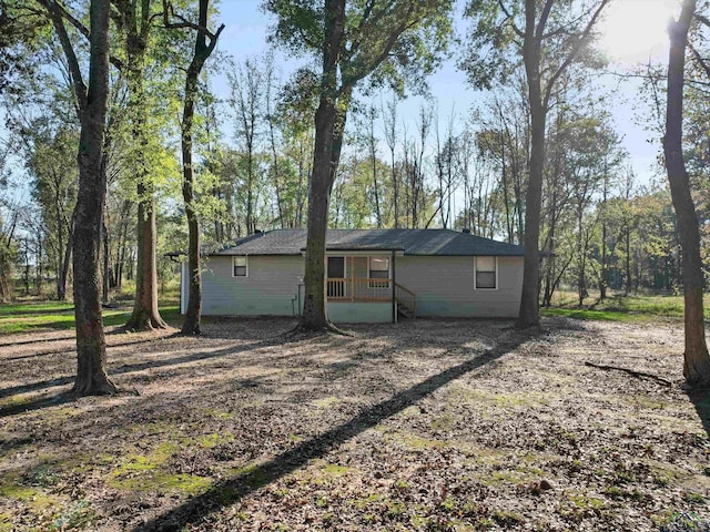 view of front facade featuring crawl space