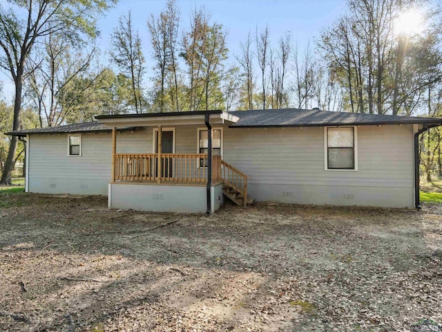 view of front facade featuring a porch and crawl space