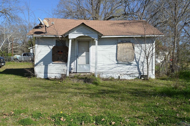 bungalow-style house featuring a front yard