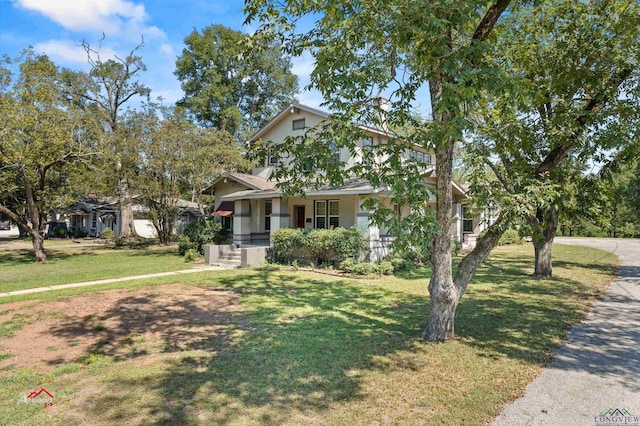 view of front of property with a front yard