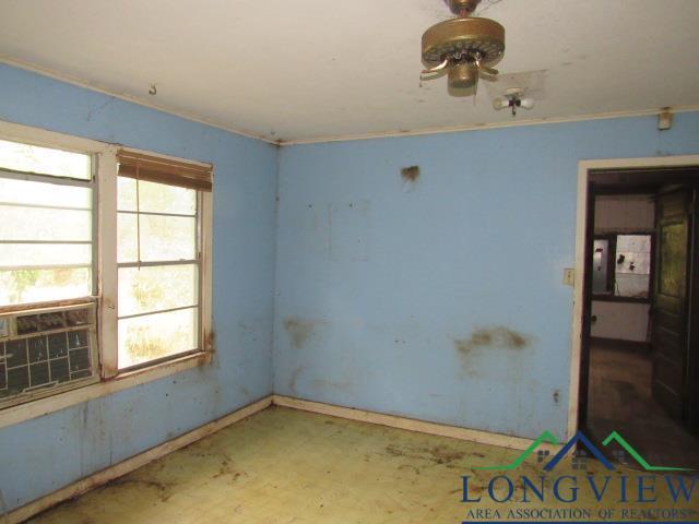 empty room featuring concrete floors