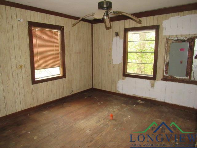 unfurnished room featuring ceiling fan and electric panel