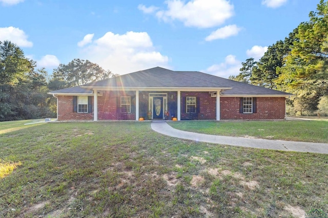 single story home featuring a front lawn