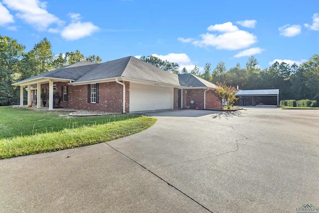 view of front of home featuring a front yard and a garage