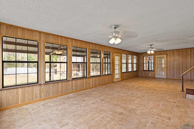 empty room with ceiling fan