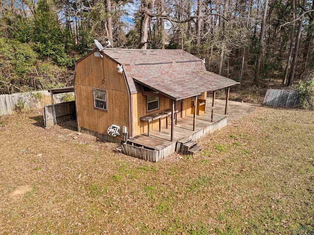 view of outdoor structure featuring a yard