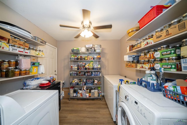 207 E Eleanor St, Gladewater, TX 75647 - laundry area featuring washing machine and clothes dryer, ceiling fan, and wood finished floors