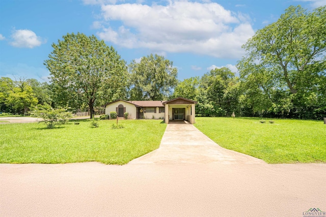 207 E Eleanor St, Gladewater, TX 75647 - ranch-style home with a front yard and driveway