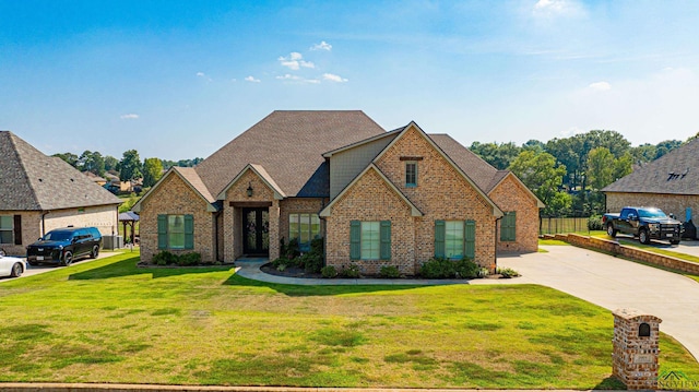 view of front facade featuring a front yard