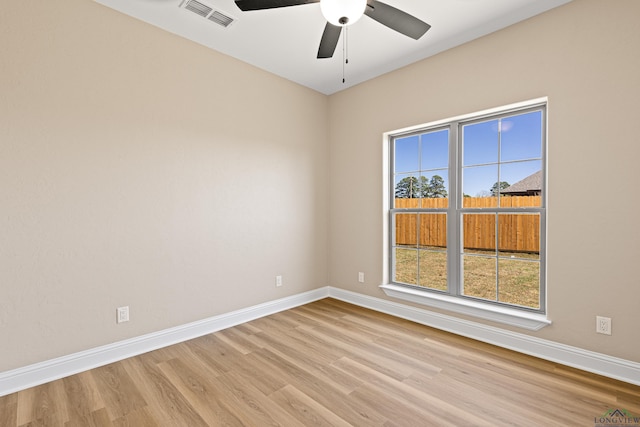 169 Andres Ln, Kilgore, TX 75662 - unfurnished room featuring light wood finished floors, baseboards, visible vents, and a ceiling fan