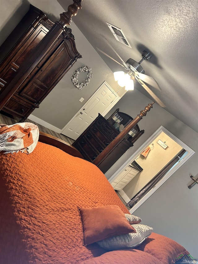 bedroom featuring ceiling fan