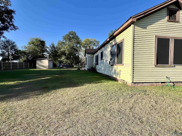 view of yard featuring a storage unit