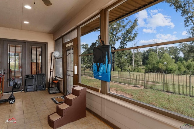 sunroom featuring ceiling fan