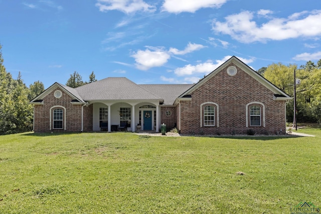 view of front of home featuring a front lawn