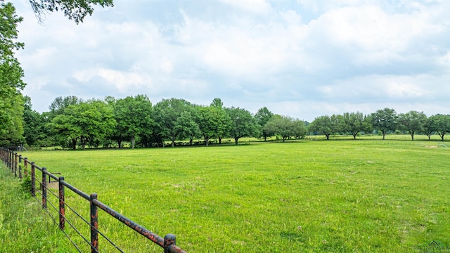 view of yard featuring a rural view