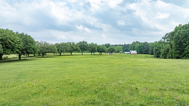 view of yard featuring a rural view