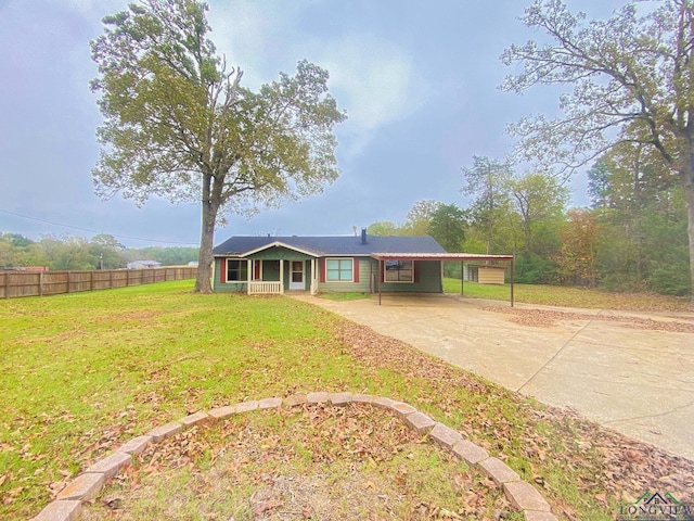 ranch-style home featuring a front lawn and a carport